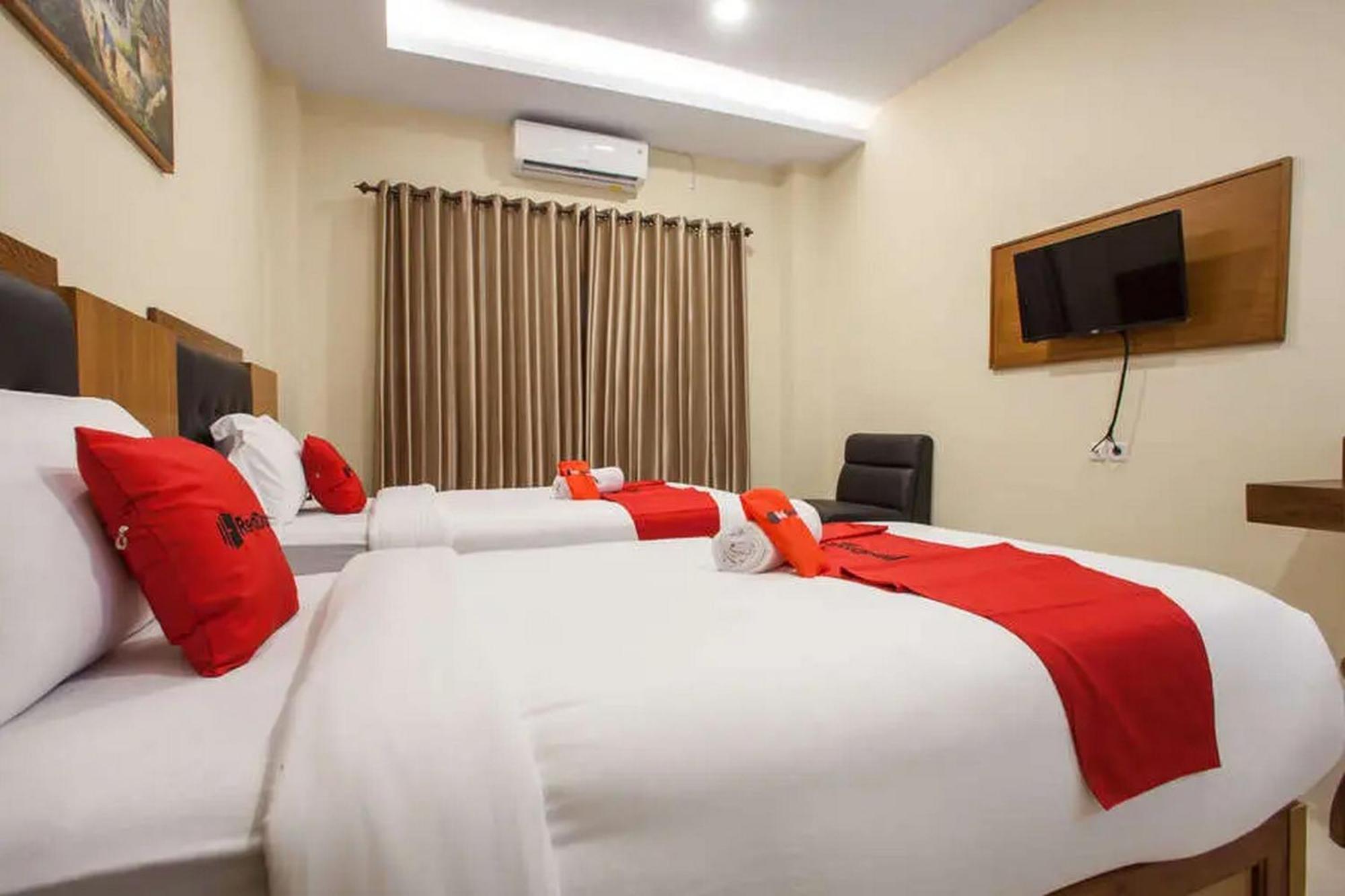 Hotel Reddoorz Premium @ Jalan Cengkeh Malang Zewnętrze zdjęcie