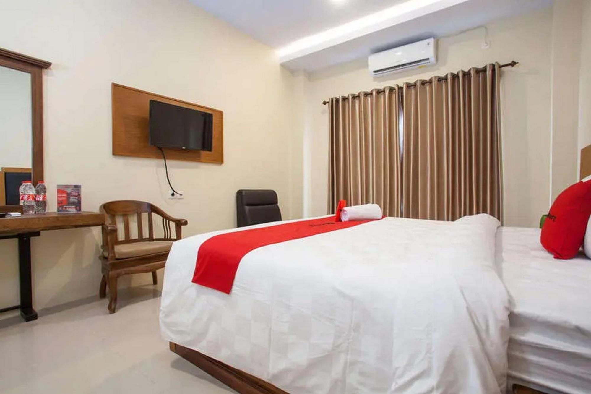 Hotel Reddoorz Premium @ Jalan Cengkeh Malang Zewnętrze zdjęcie